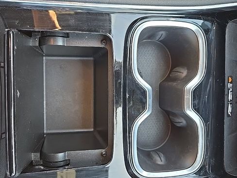 Used 2024 Chevrolet Traverse LT image 32