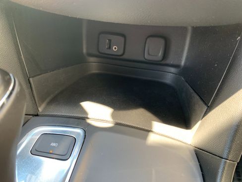 Used 2018 Chevrolet Equinox LT image 18