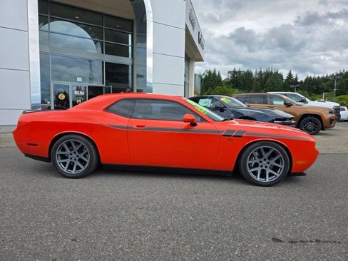 Used 2009 Dodge Challenger R/T RWD image 2