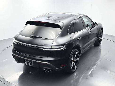 Certified 2025 Porsche Macan AWD/4WD image 40