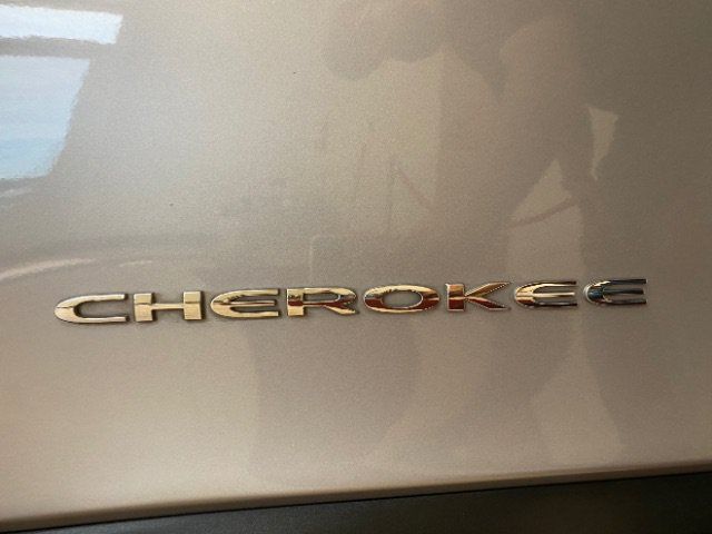 Used 2020 Jeep Cherokee Limited FWD image 23