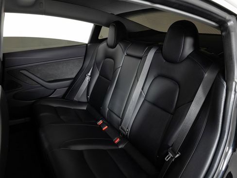 Used 2018 Tesla Model 3 Long Range image 17