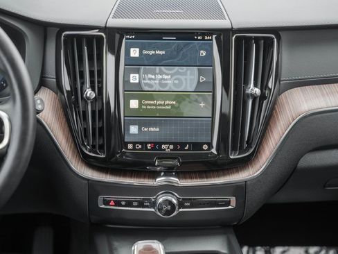 Certified 2023 Volvo XC60 B5 Ultimate w/ Climate Package image 22