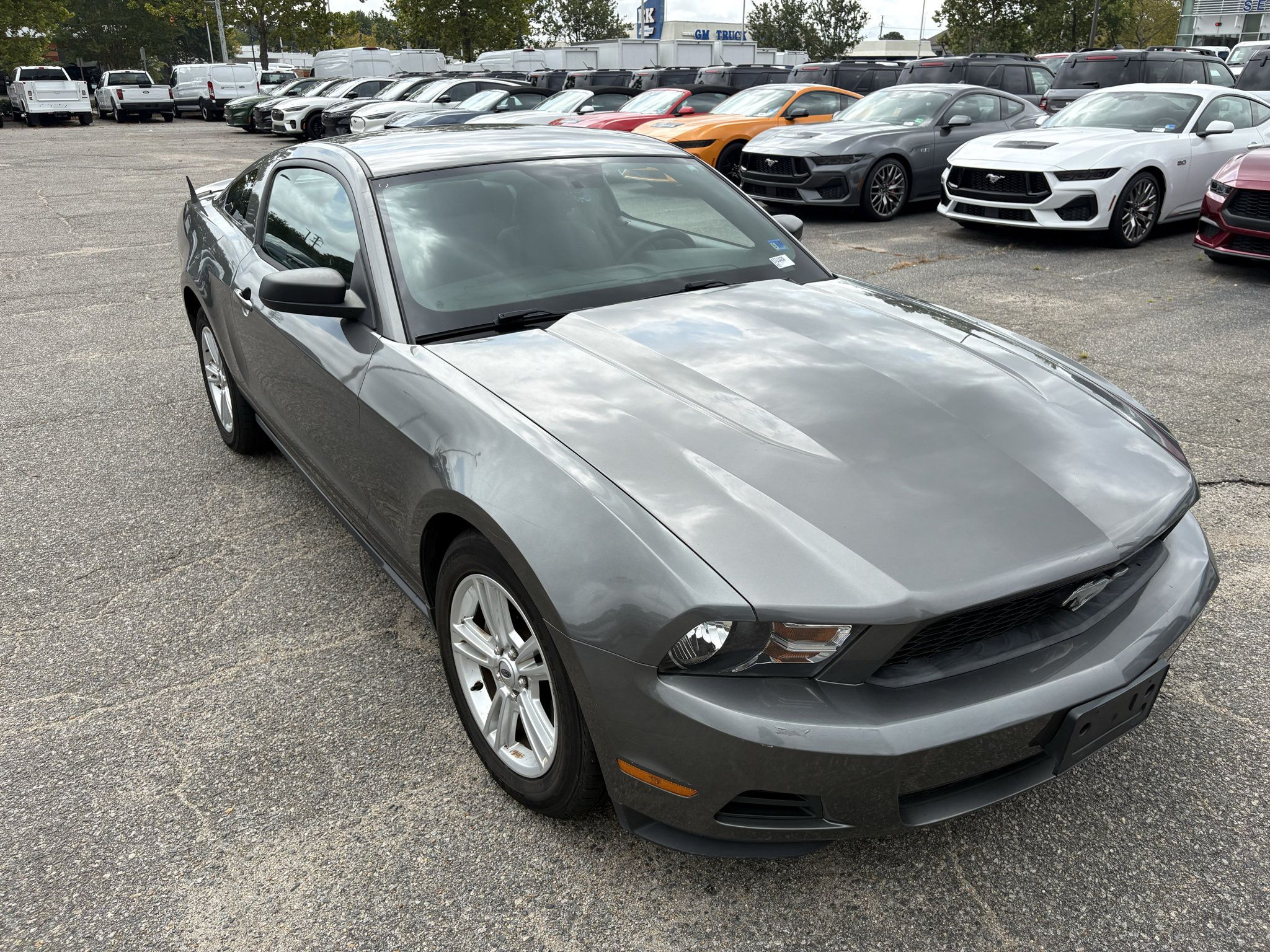 Used 2010 Ford Mustang Coupe RWD image 3