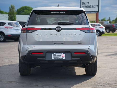 Used 2024 Nissan Pathfinder S AWD/4WD image 4