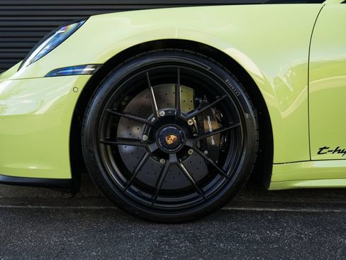 Certified 2025 Porsche 911 Carrera GTS RWD image 11