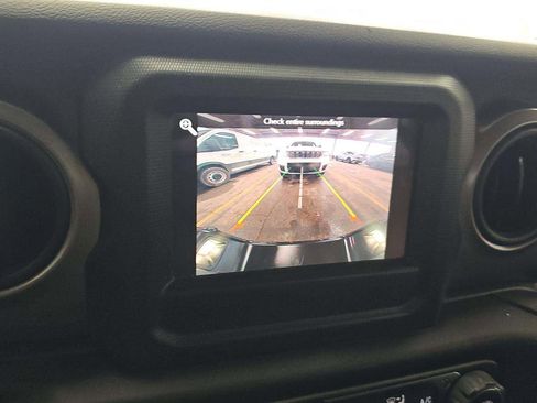 Used 2021 Jeep Gladiator Willys image 26