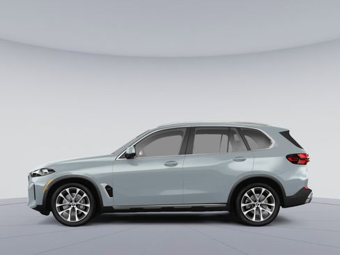 Used 2025 BMW X5 xDrive40i w/ M Sport Package AWD/4WD image 2