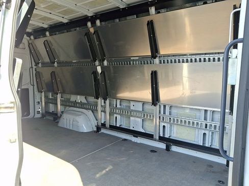 Used 2020 Mercedes-Benz Sprinter 2500 image 13