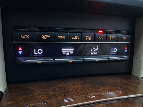 Used 2016 Mercedes-Benz E 350 4MATIC Sedan image 25