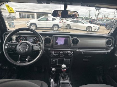 Used 2022 Jeep Gladiator Sport AWD/4WD image 9