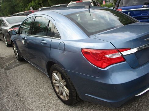 Used 2011 Chrysler 200 Touring image 6