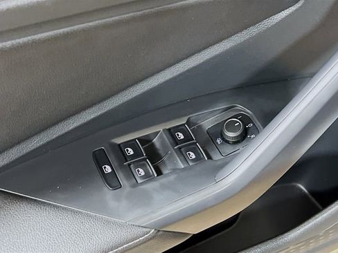 Used 2024 Volkswagen Jetta SE image 17