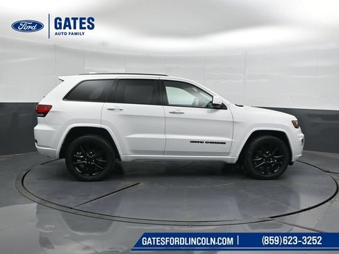 Used 2020 Jeep Grand Cherokee Altitude AWD/4WD image 3