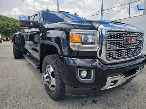 Used 2018 GMC Sierra 3500 Denali w/ Duramax Plus Package AWD/4WD image 9