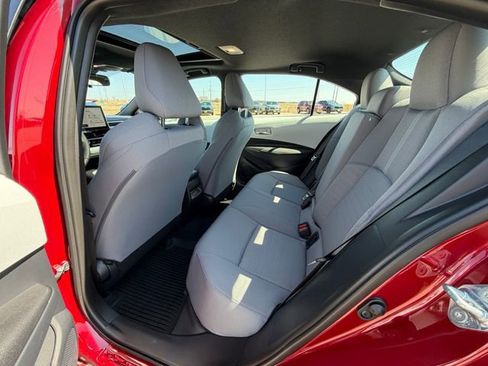 Used 2025 Toyota Corolla SE w/ SE Premium Package image 18