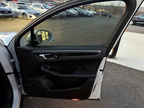 Used 2018 Porsche Macan Base AWD 4dr SUV image 24