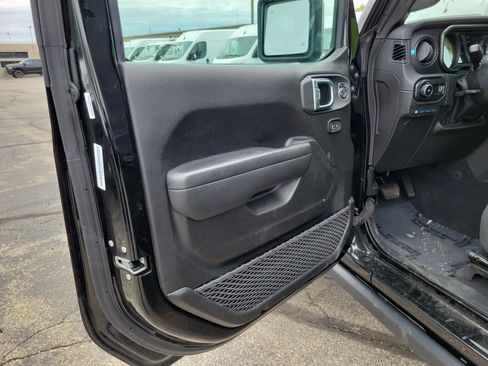 Used 2025 Jeep Wrangler Unlimited Rubicon 4xe w/ Safety Group AWD/4WD image 6