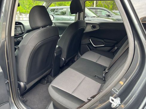 Used 2025 Kia Soul LX w/ LX Technology Package FWD image 35