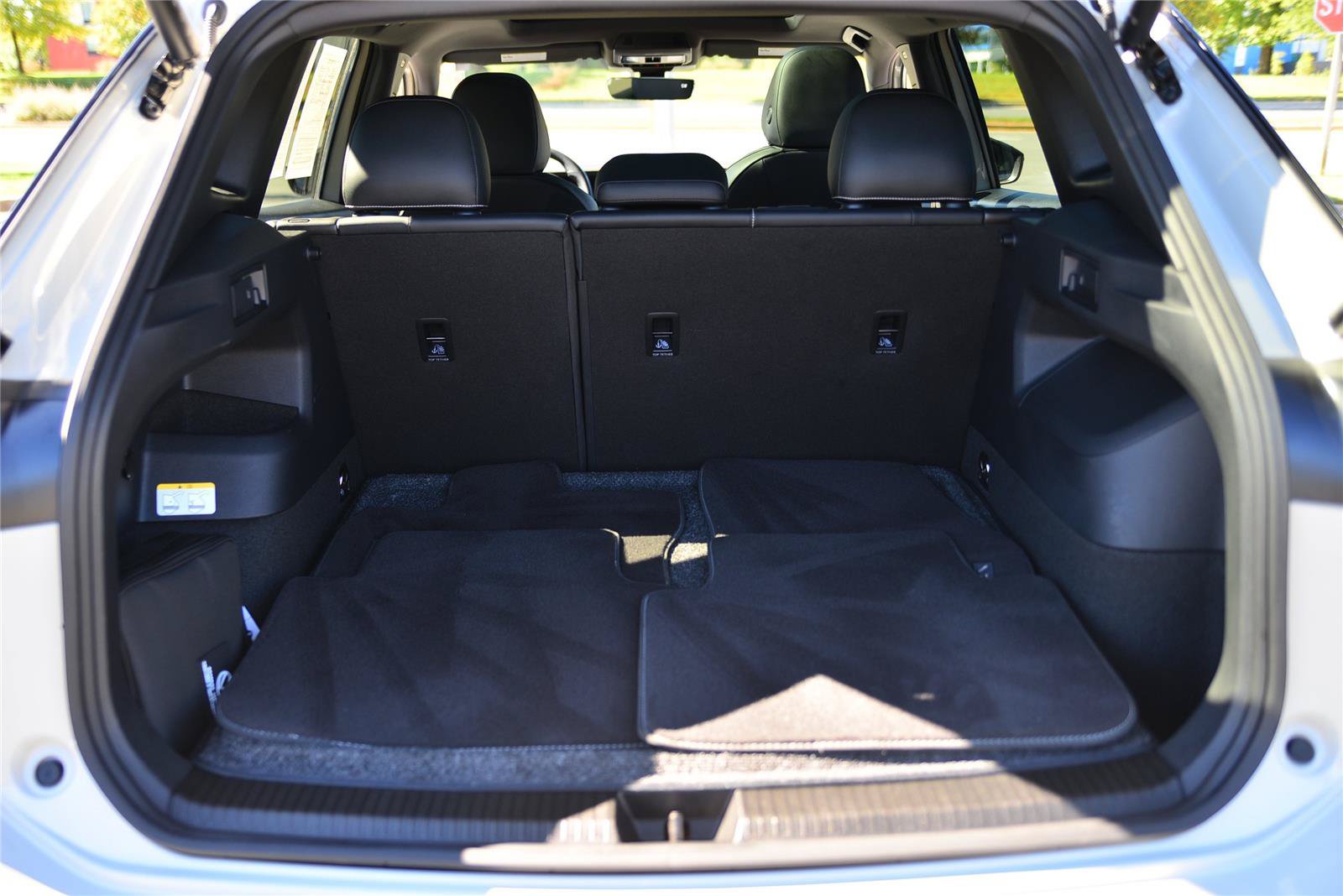 Certified 2025 Volkswagen Tiguan SE R-Line AWD/4WD image 19