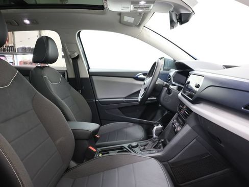 Certified 2023 Volkswagen Taos SE w/ Panoramic Sunroof Package AWD/4WD image 21