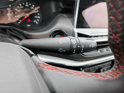 Used 2025 Jeep Compass Trailhawk image 16