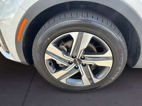 Certified 2023 Kia Sorento EX AWD/4WD image 9
