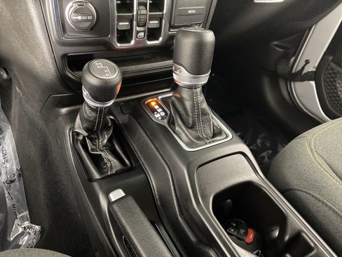 Used 2024 Jeep Wrangler Unlimited Sport AWD/4WD image 30