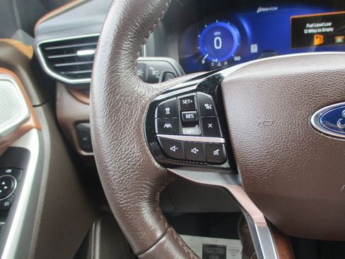 Used 2021 Ford Explorer King Ranch w/ Premium Technology Package image 12