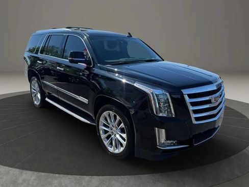 Used 2018 Cadillac Escalade Luxury AWD/4WD image 5