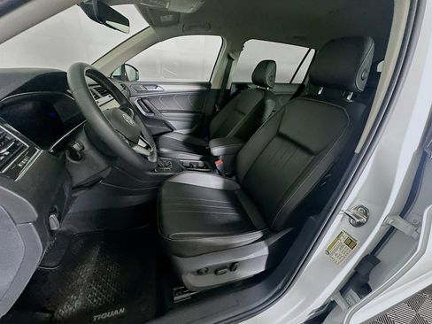 Used 2022 Volkswagen Tiguan SE image 13