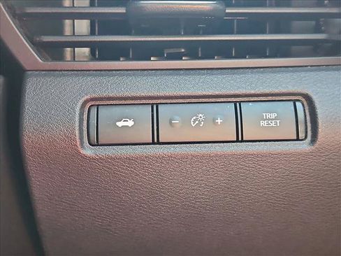 Used 2024 Nissan Altima 2.5 SV FWD image 11