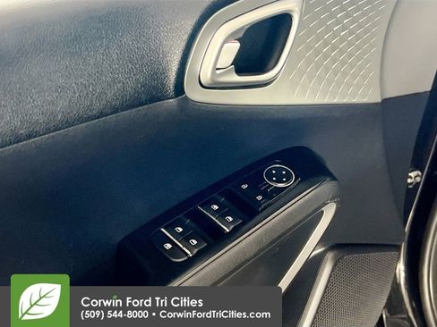 Used 2020 Kia Soul LX image 12