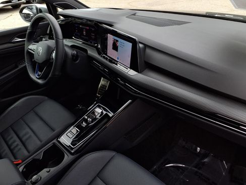 Certified 2024 Volkswagen Golf R image 25