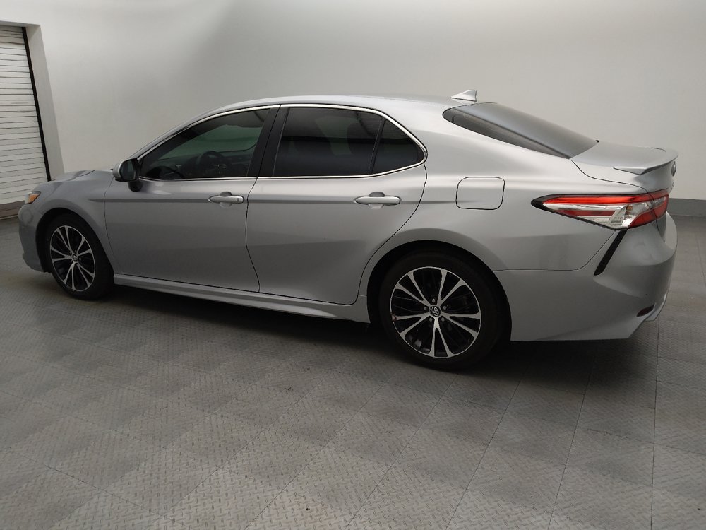 Used 2020 Toyota Camry SE w/ Carpet Mat Package FWD image 3