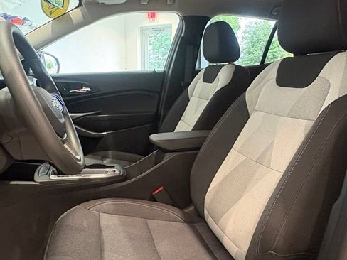 Used 2025 Chevrolet Trax LS w/ LS Convenience Package FWD image 14