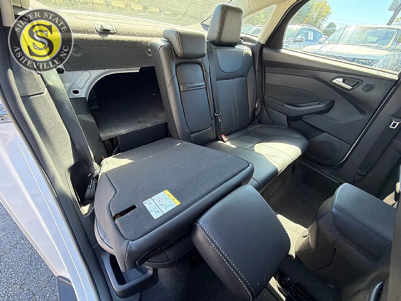 Used 2013 Ford Focus Titanium w/ Titanium Handling Pkg FWD image 20