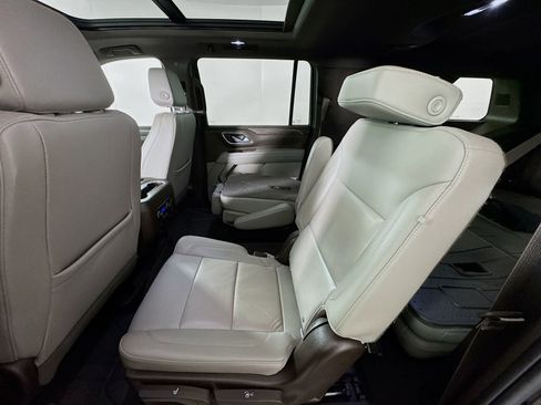 Used 2022 Chevrolet Suburban LT w/ LT Signature Plus Package image 22