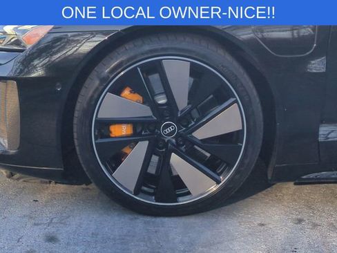Used 2022 Audi RS e-tron GT w/ Carbon Performance Package image 10