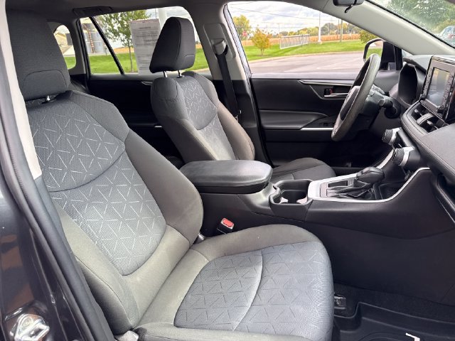 Used 2021 Toyota RAV4 XLE w/ Convenience Package FWD image 13