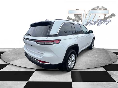 Used 2025 Jeep Grand Cherokee Laredo X w/ Luxury Tech Group I AWD/4WD image 5