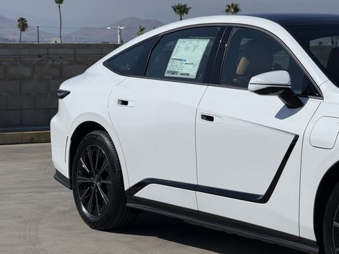New 2026 Lexus ES 350e FWD image 5
