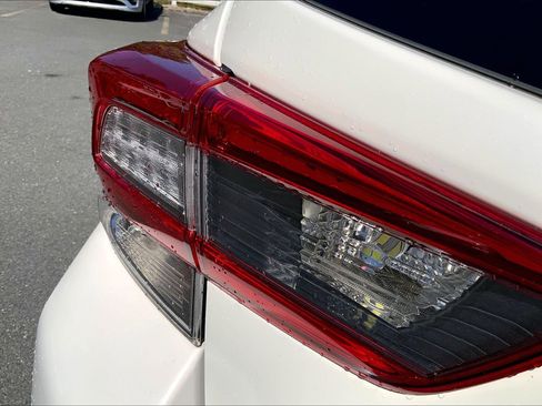 Used 2022 Subaru Crosstrek 2.5i Sport w/ Moonroof Package AWD/4WD image 31