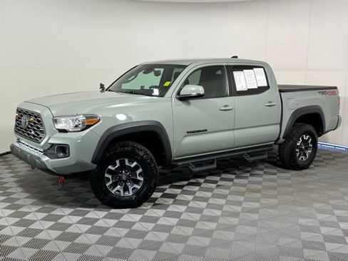Used 2022 Toyota Tacoma TRD Off-Road w/ Technology Package image 2