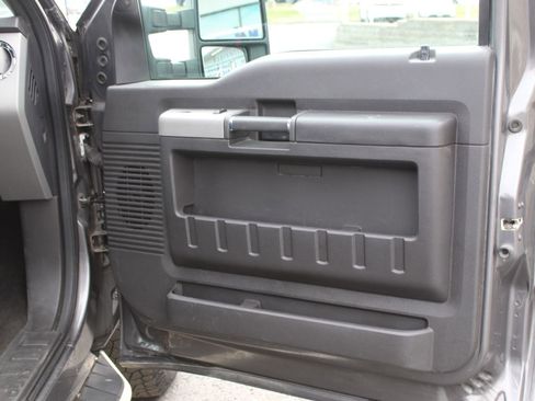 Used 2013 Ford F350 Lariat w/ Lariat Interior Pkg image 13