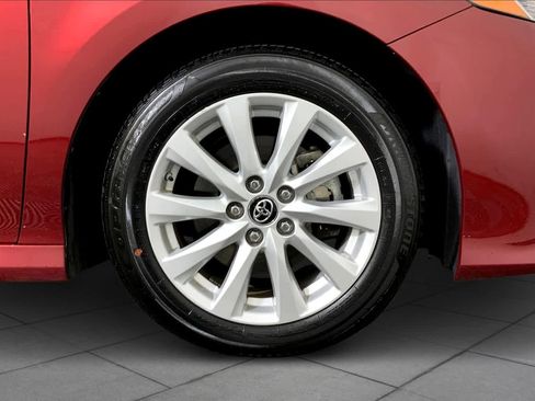 Used 2019 Toyota Camry LE image 10