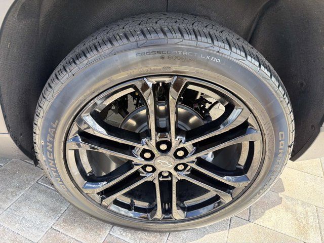 Used 2026 Chevrolet Traverse LT FWD image 32