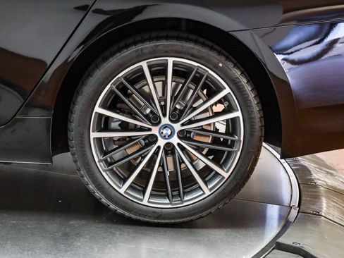 Certified 2023 BMW 530e w/ Convenience Package image 11