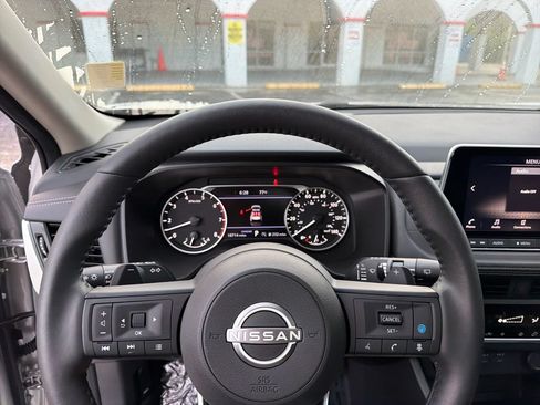 Used 2024 Nissan Rogue SV w/ SV Premium Package FWD image 22
