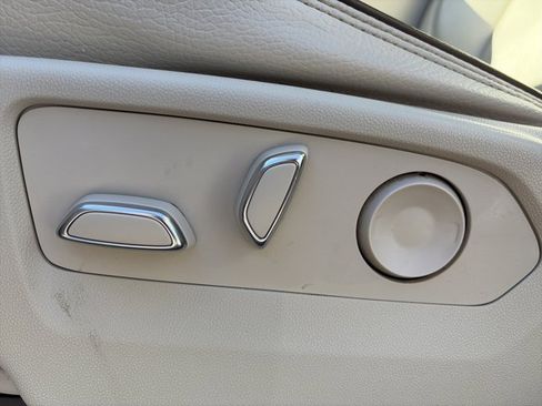 Used 2023 GMC Yukon XL Denali image 21